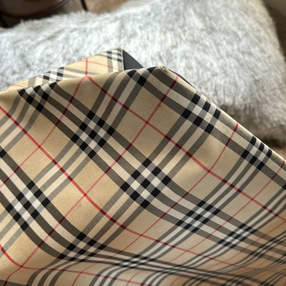 Authentic Burberry Beige Checkered Women's Tote Bag - Picture 9 of 16